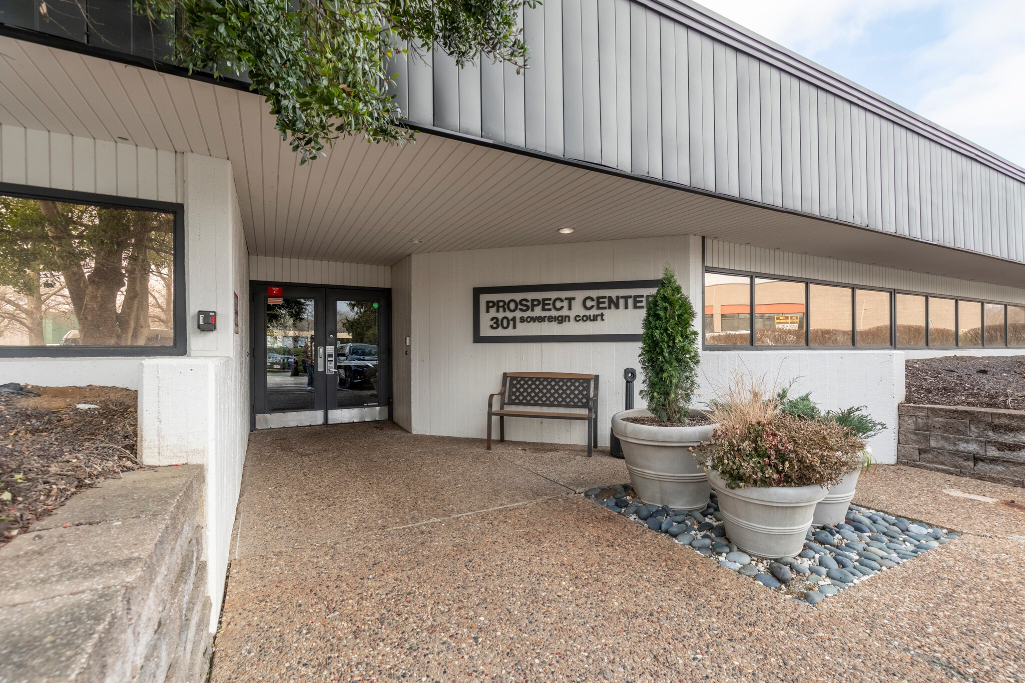 301 Sovereign Ct, Manchester, MO for lease Primary Photo- Image 1 of 7