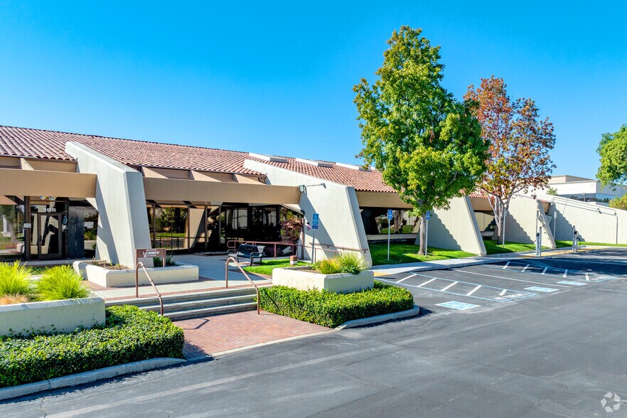 195 S Milpitas Blvd, Milpitas, CA à louer - Photo du bâtiment - Image 1 de 20