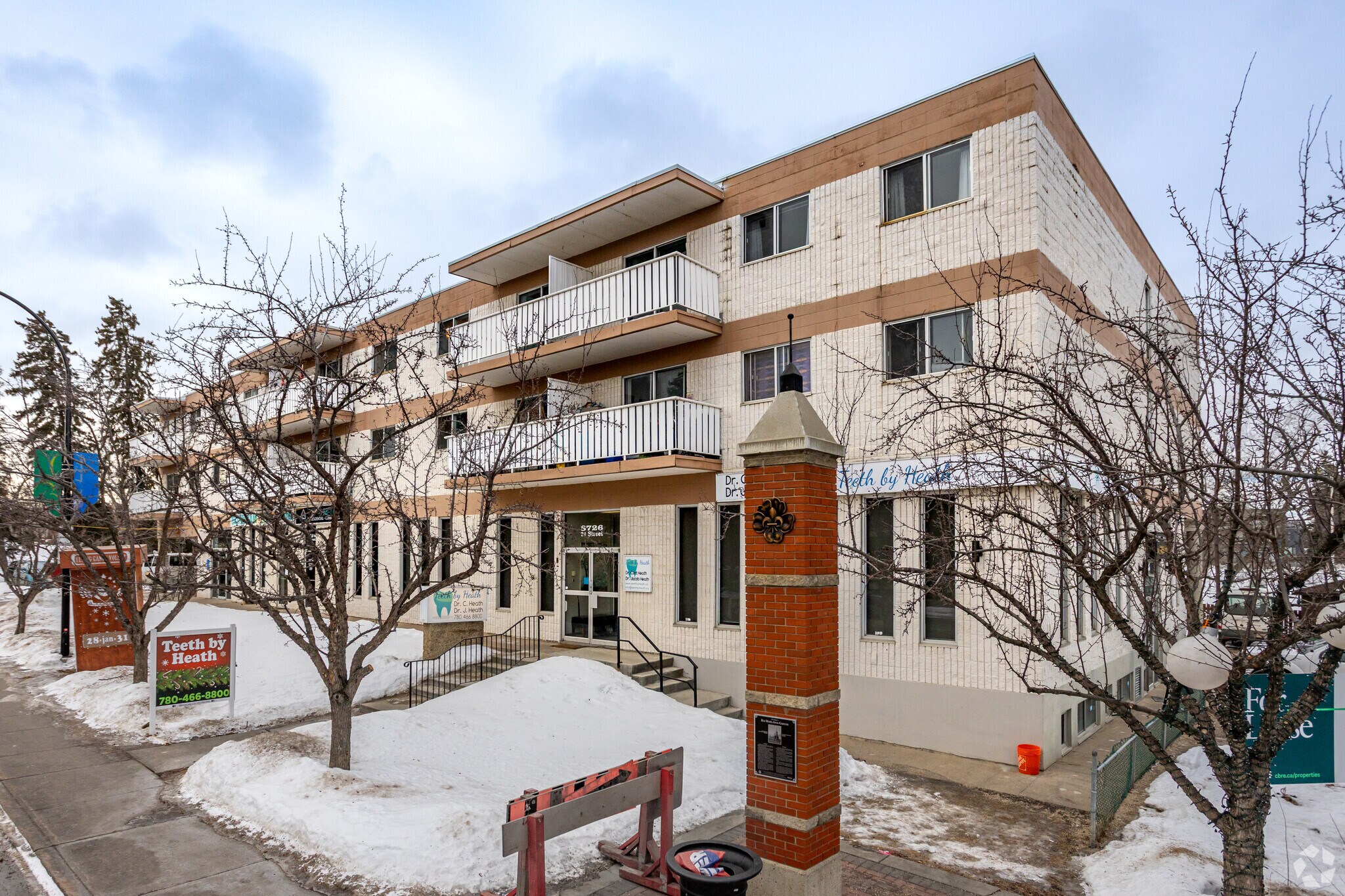9107-9153 88th Ave NW, Edmonton, AB à louer Photo principale- Image 1 de 4