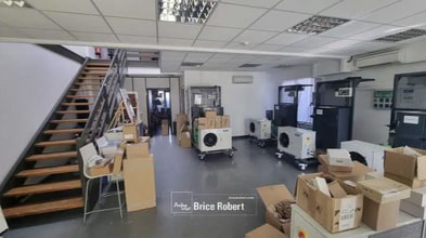 Office in Bron for lease Interior Photo- Image 2 of 6