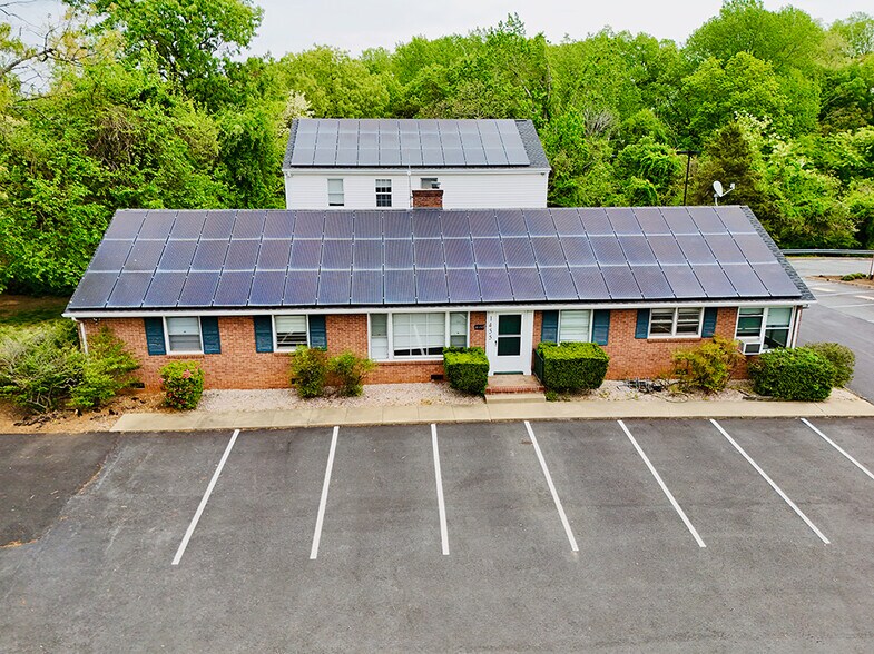 1455 Rio Road East, Charlottesville, VA à vendre - Photo du bâtiment - Image 2 de 8