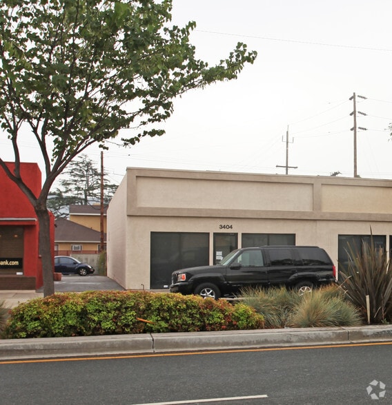 3404 W Burbank Blvd, Burbank, CA for lease - Building Photo - Image 3 of 13