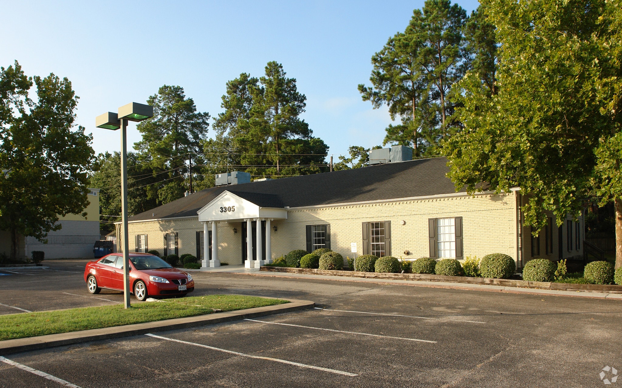 3305 W Davis St, Conroe, TX for lease Primary Photo- Image 1 of 7