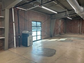 3512 Wilkinson Blvd, Charlotte, NC à louer Photo du bâtiment- Image 2 de 3