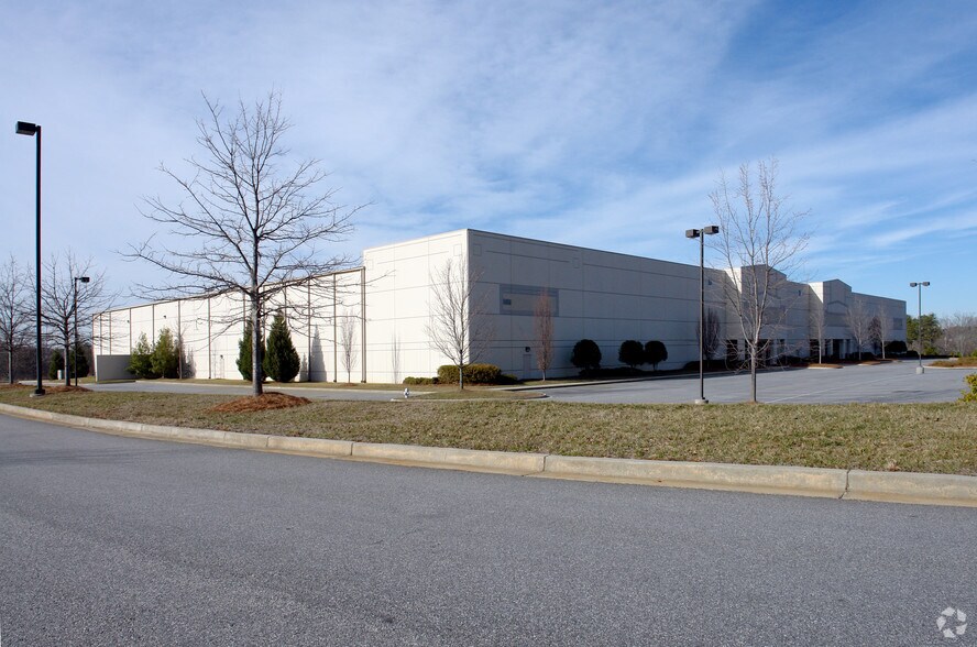 5985 Cabot Pky, Alpharetta, GA à louer - Photo du bâtiment - Image 2 de 14