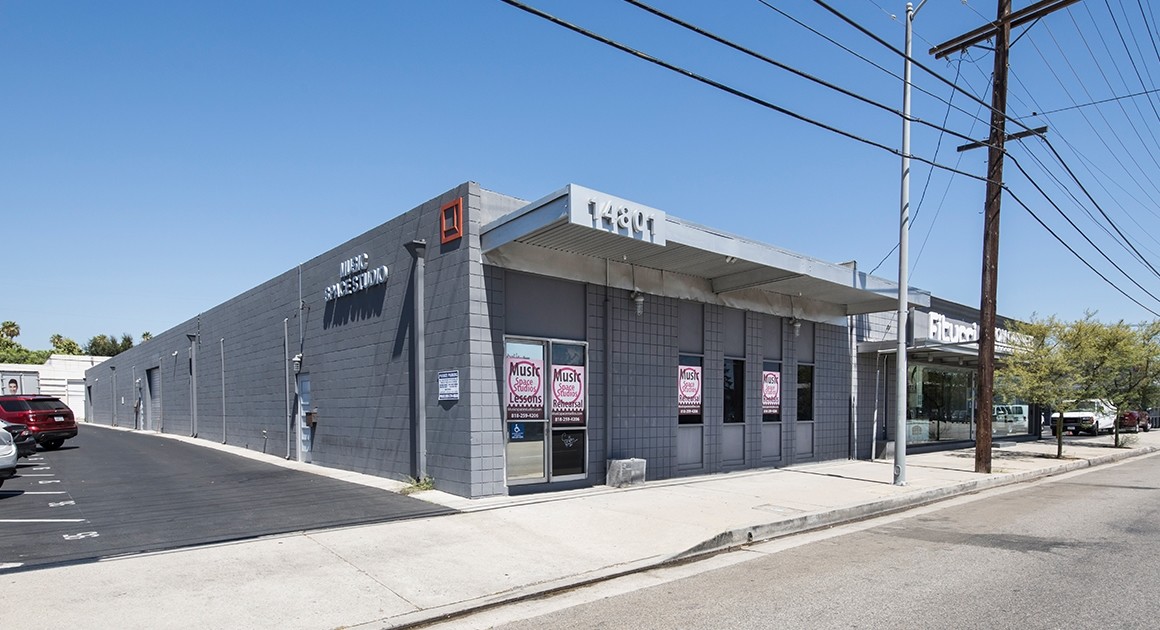 14723-14825 Oxnard St, Van Nuys, CA for lease Primary Photo- Image 1 of 5