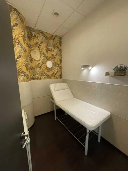 Commerce de détail dans Charenton-le-Pont à louer - Photo intérieure - Image 3 de 3