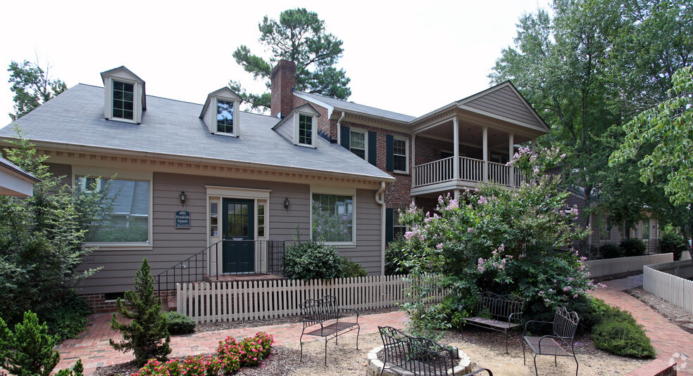 1829 E Franklin St, Chapel Hill, NC for lease - Building Photo - Image 3 of 11