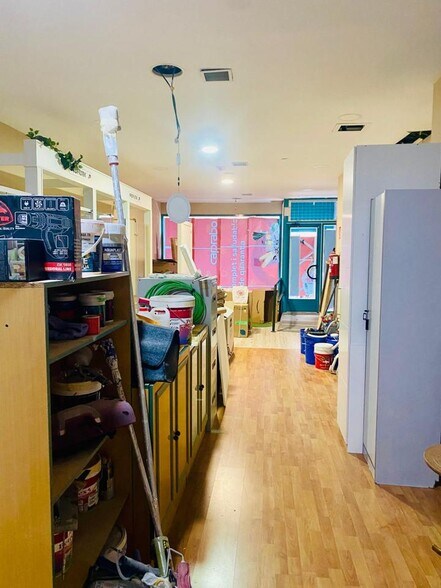 Retail in Fuenlabrada, Madrid for lease - Interior Photo - Image 2 of 2