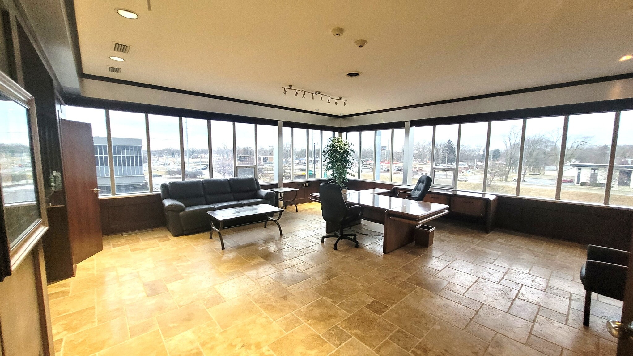 20800 Southfield Rd, Southfield, MI for lease Interior Photo- Image 1 of 6