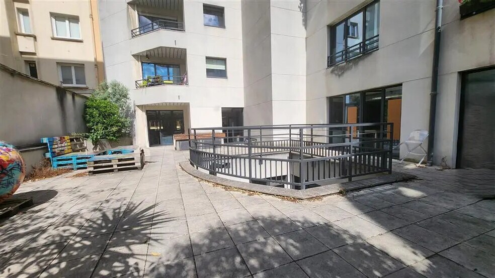 Office in Boulogne-Billancourt for lease - Building Photo - Image 1 of 9