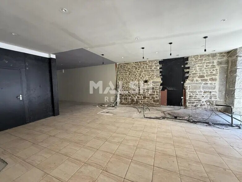 Retail in Saint-Étienne for lease - Interior Photo - Image 3 of 7