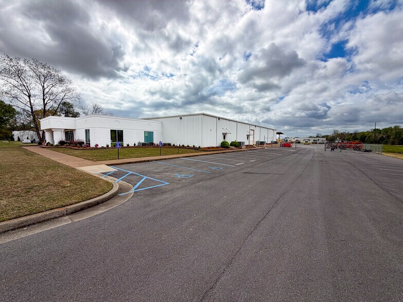 1011 Cedar Lake Rd SE, Decatur, AL à louer - Photo du bâtiment - Image 3 de 16