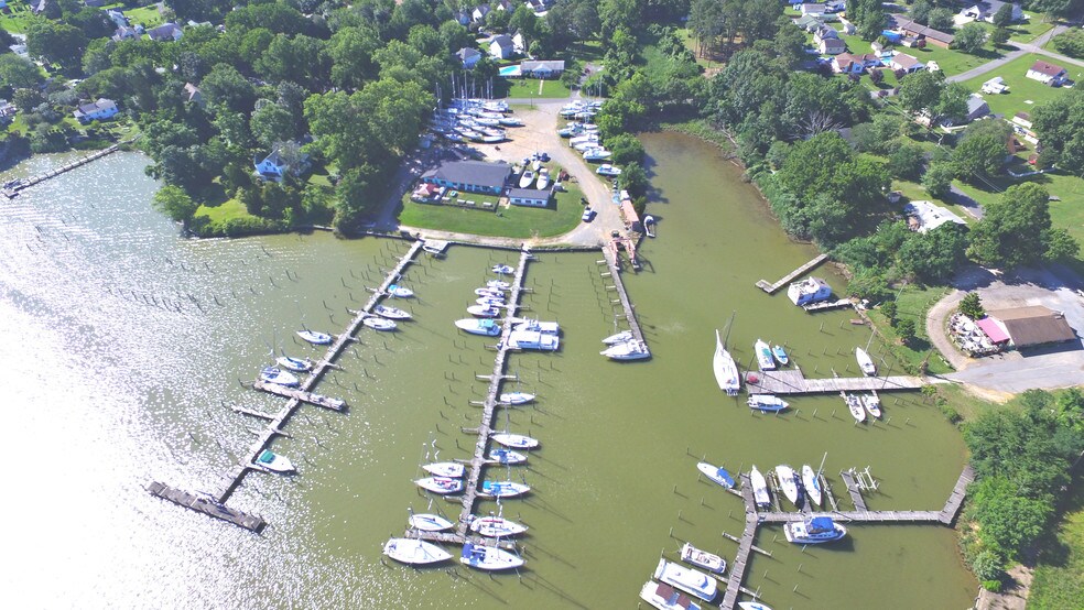 12364 Neale Sound Dr, Cobb Island, MD à vendre - Photo du bâtiment - Image 3 de 59