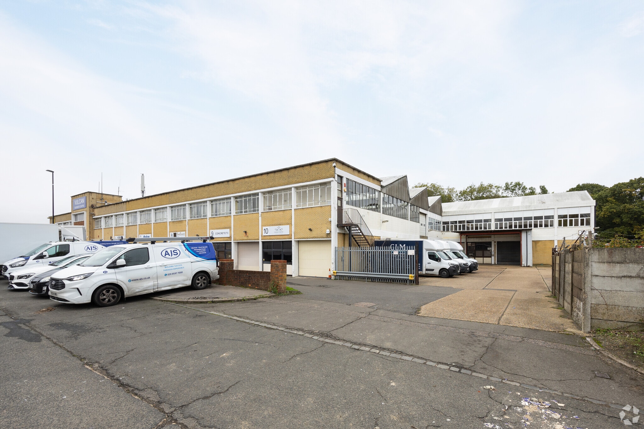 Vulcan Way, Croydon for lease Primary Photo- Image 1 of 6