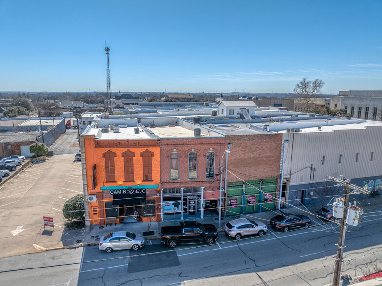 108 E Houston St, Sherman, TX for lease - Primary Photo - Image 1 of 38