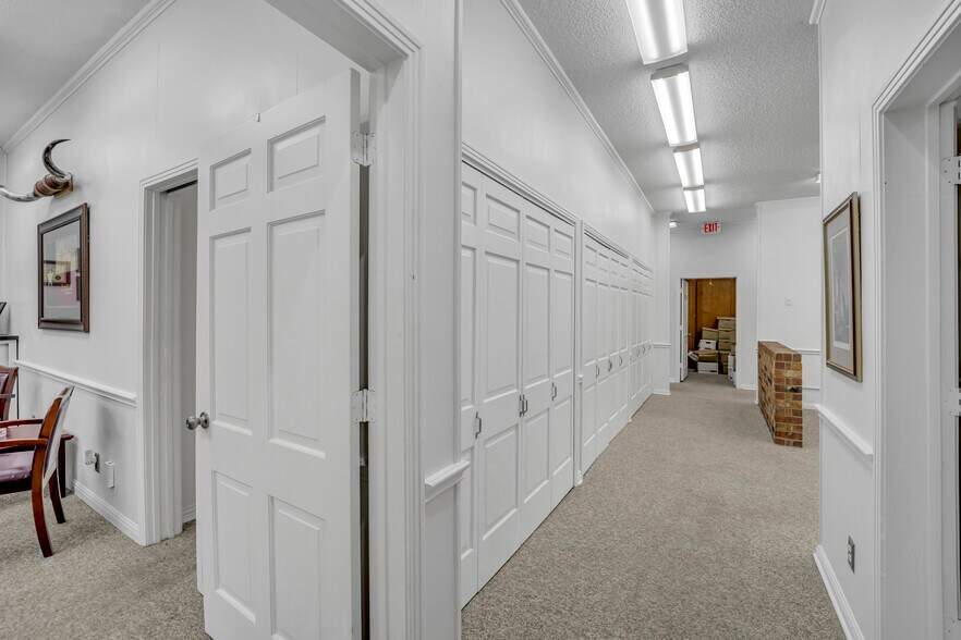 721 W Abram St, Arlington, TX à louer - Photo du bâtiment - Image 3 de 34