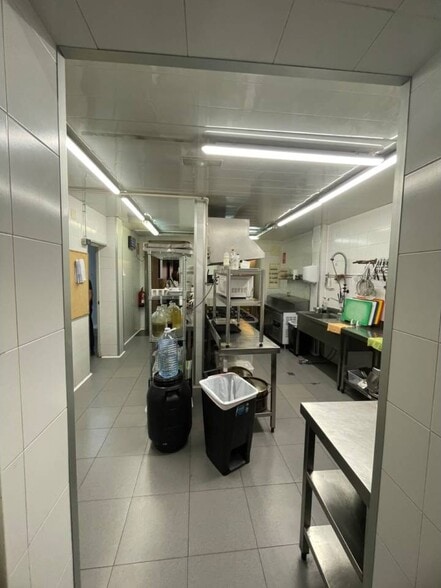Retail in Barcelona, Barcelona for lease - Interior Photo - Image 2 of 3
