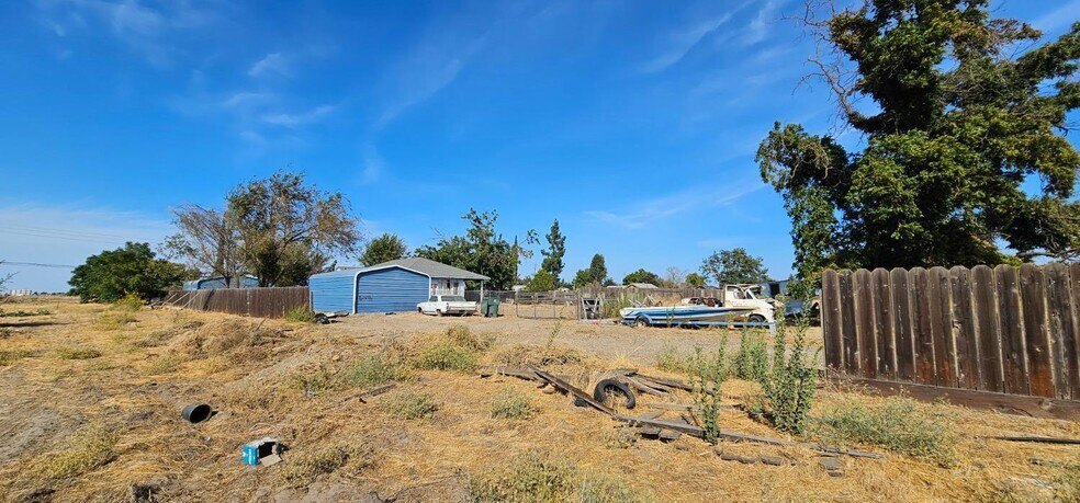 2256 W Yosemite Ave, Manteca, CA à vendre - Photo du bâtiment - Image 2 de 3