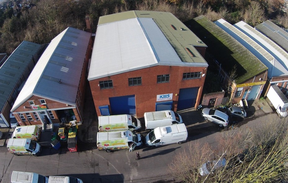 156 Dukes Rd, London for lease - Building Photo - Image 3 of 10