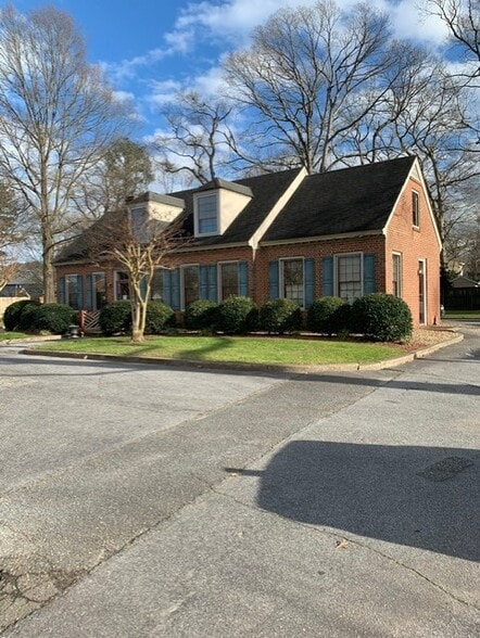 4700 Thoroughgood Sq, Virginia Beach, VA à louer - Photo du bâtiment - Image 3 de 3