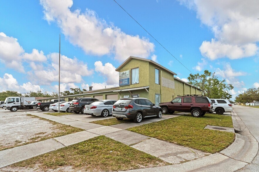 4950 72nd Ave N, Pinellas Park, FL à vendre - Photo du bâtiment - Image 2 de 18