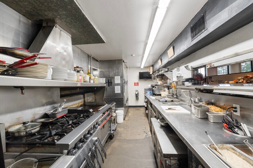 17106 Pacific Ave, Spanaway, WA à vendre - Photo intérieure - Image 3 de 9