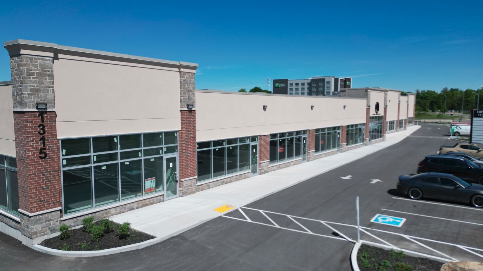 1315 Centennial Dr, Kingston, ON à louer Photo du bâtiment- Image 1 de 2