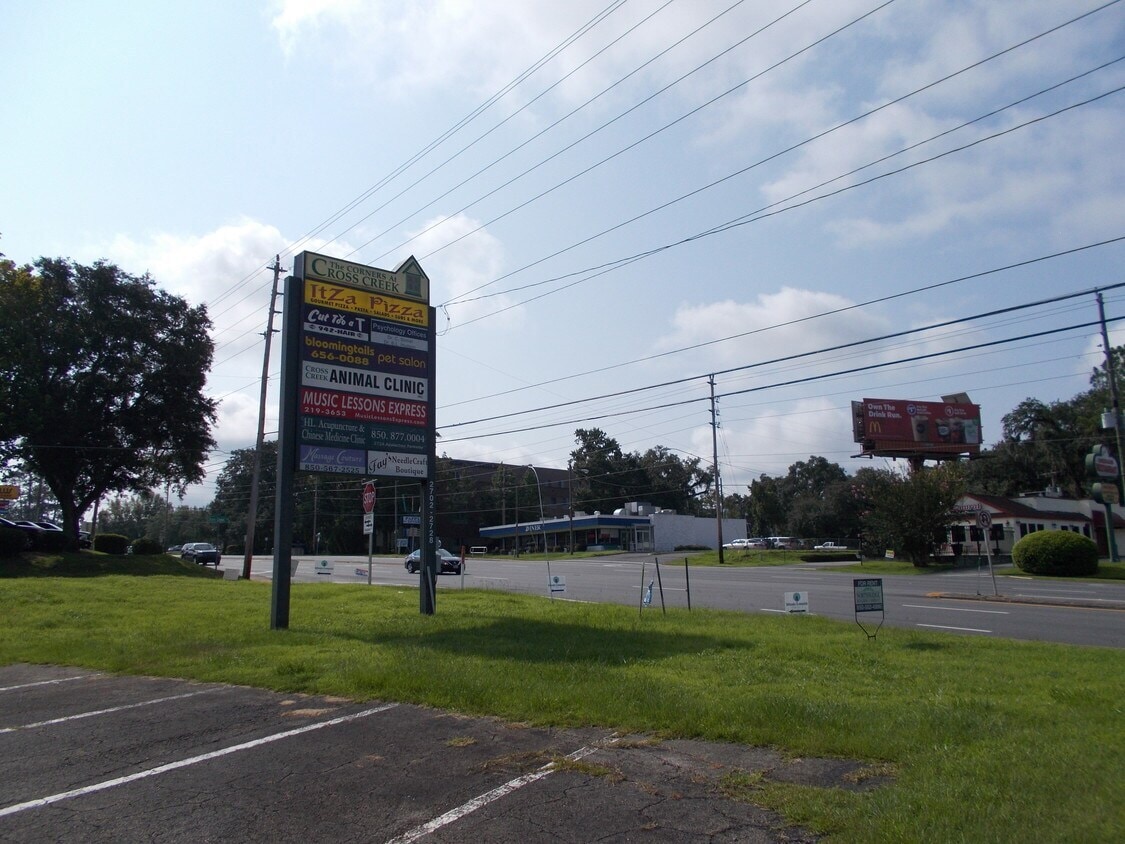2702-2728 Apalachee Pky, Tallahassee, FL 32301 - Unit 2718 - - Interior Photo - Image 1 of 5