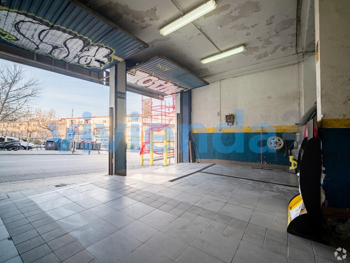 Madrid, MAD 28034 - Unit Puerta DR, Esc. 1 - - Interior Photo - Image 1 of 27