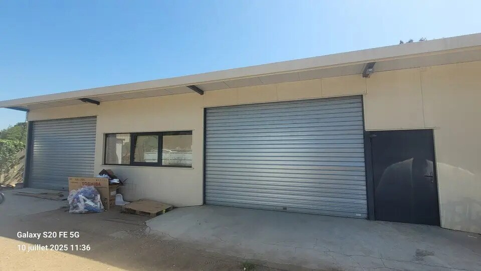 Flex dans Petit-Couronne à louer Photo du bâtiment- Image 1 de 9