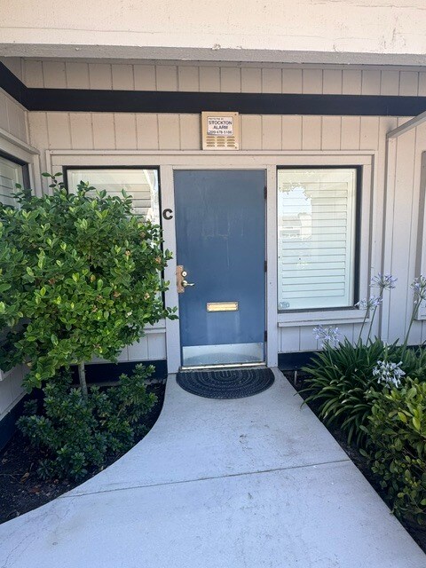 2155 W March Ln, Stockton, CA à vendre Photo du bâtiment- Image 1 de 11