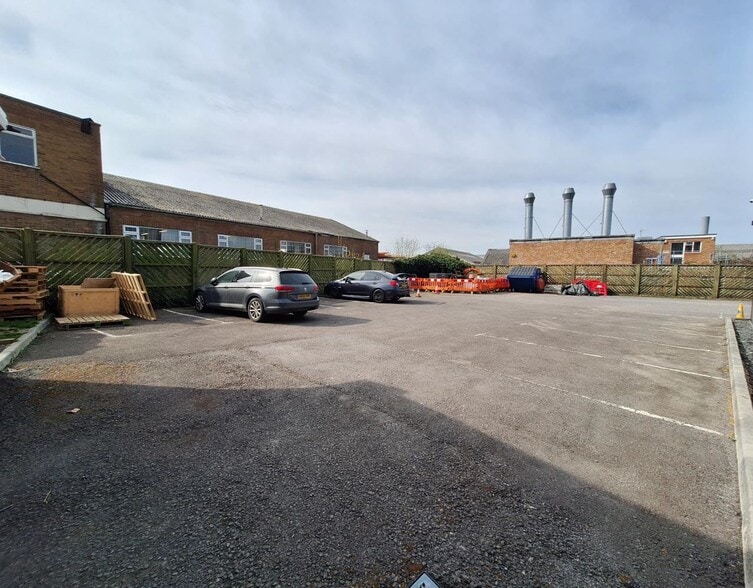 21 Bamfurlong Ln, Staverton for lease - Building Photo - Image 3 of 5