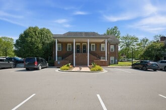 5046 Thoroughbred Ln, Brentwood, TN for lease Interior Photo- Image 2 of 37