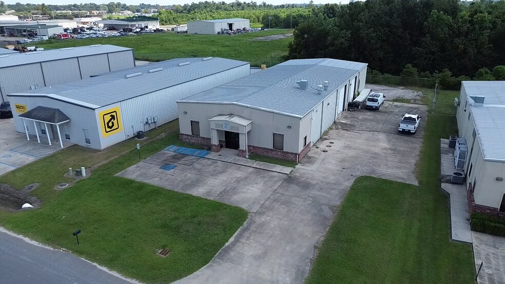 3102 S Ruby Ave, Gonzales, LA à louer - Photo du bâtiment - Image 1 de 7