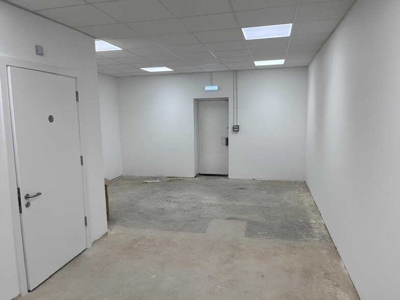 Newport Rd, Caldicot for lease - Building Photo - Image 3 of 18