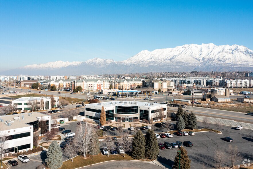 1365 W Business Park Dr, Orem, UT à louer - Photo du bâtiment - Image 2 de 14