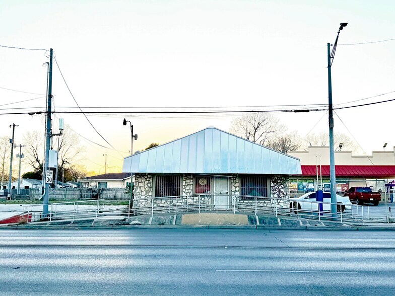 615 Pleasanton Rd, San Antonio, TX à vendre - Photo du bâtiment - Image 2 de 7