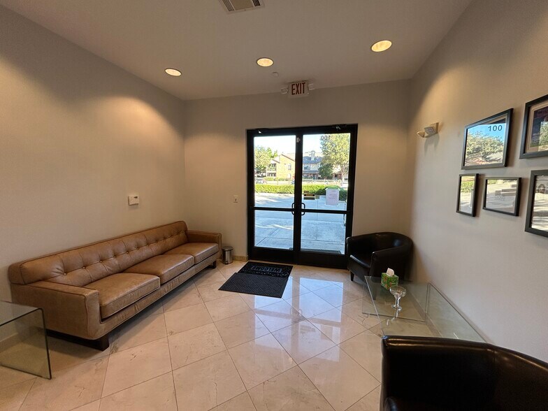 4700 Dexter Dr, Plano, TX à louer - Photo du bâtiment - Image 2 de 17