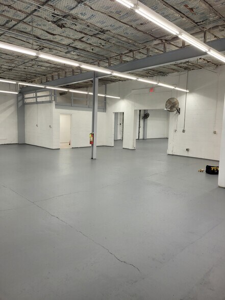 7836 Oberlin Rd, Elyria, OH à vendre - Photo intérieure - Image 3 de 18