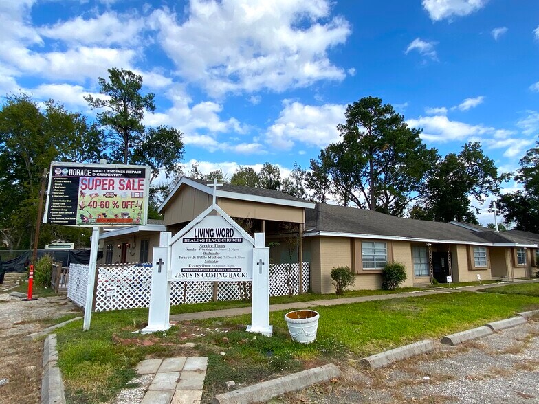15518 Silver Ridge Dr, Houston, TX for sale - Building Photo - Image 3 of 30