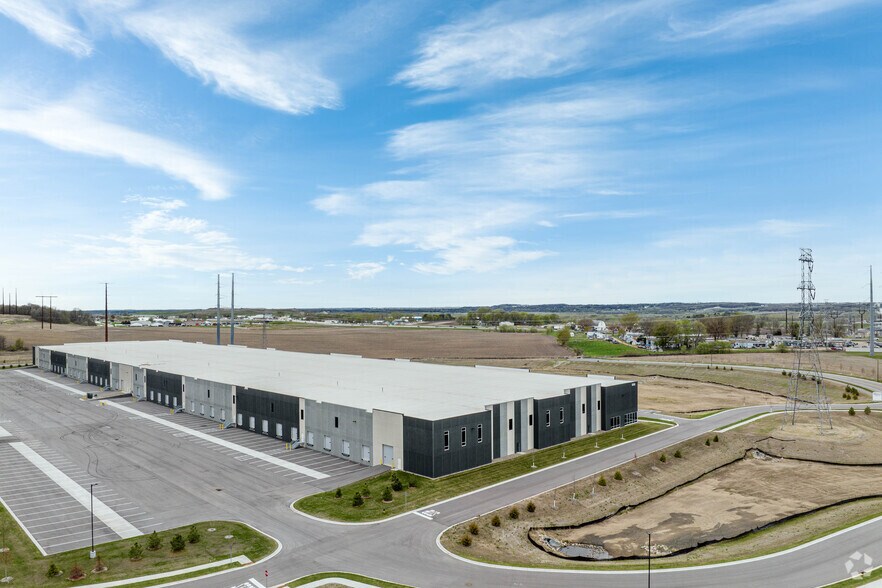 3050 Emery Way, Shakopee, MN à louer - Photo du bâtiment - Image 2 de 4
