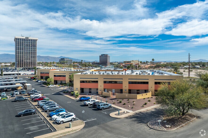 5055 E Broadway Blvd, Tucson, AZ à louer - Photo du bâtiment - Image 3 de 6