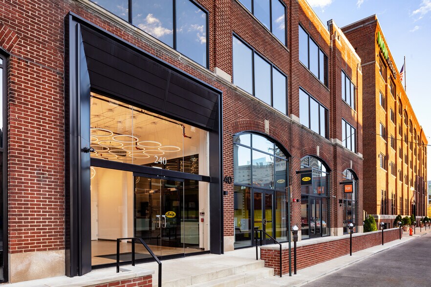 240 N 5th St, Columbus, OH à louer - Photo du bâtiment - Image 2 de 8