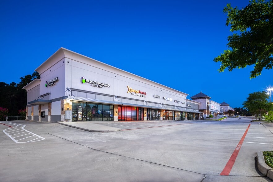 2105-2129 W Davis St, Conroe, TX for lease - Building Photo - Image 3 of 32