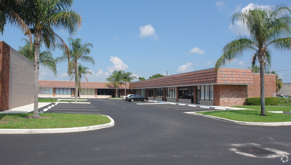 2501 Bristol Dr, West Palm Beach, FL for lease - Building Photo - Image 1 of 6