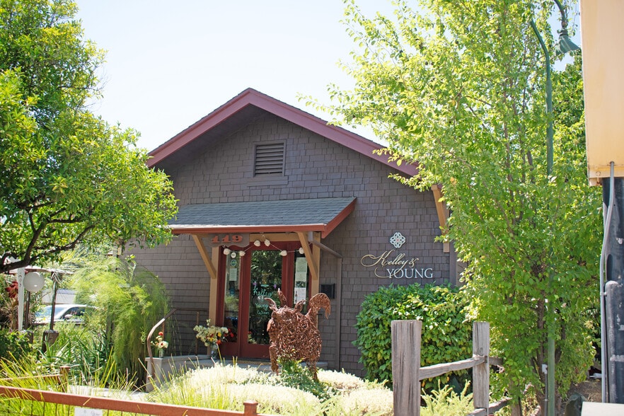 119 S Cloverdale Blvd, Cloverdale, CA for sale - Primary Photo - Image 1 of 15