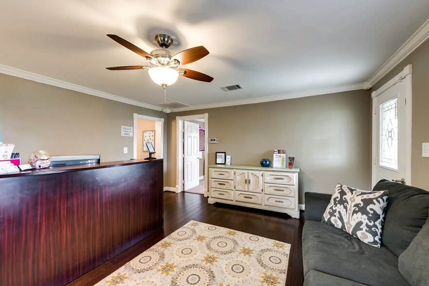 911 N Goliad St, Rockwall, TX for sale - Building Photo - Image 2 of 6