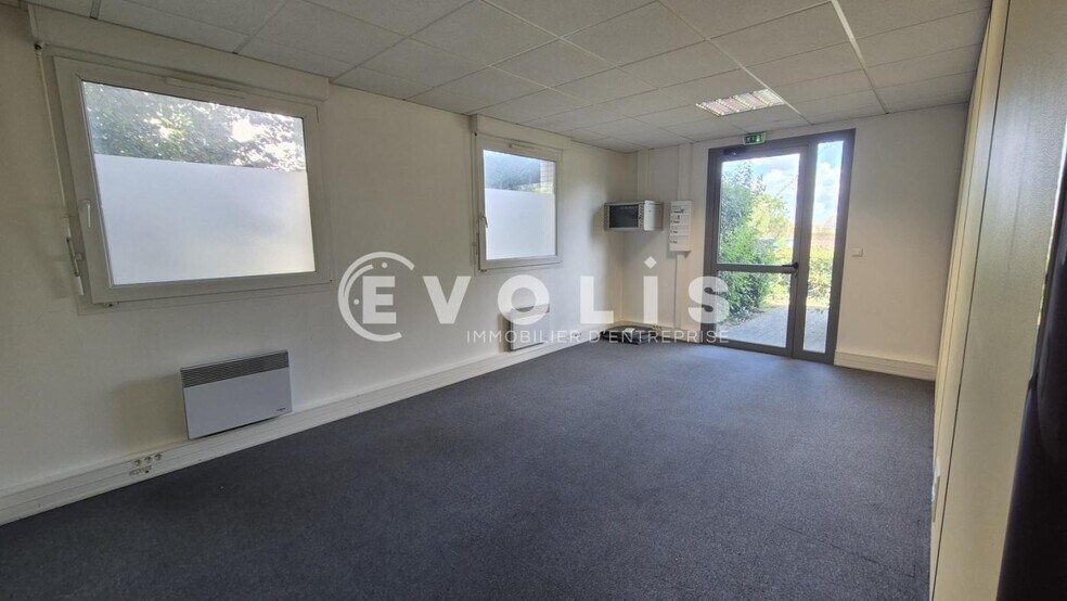 Office in Magny-le-Hongre for lease - Interior Photo - Image 3 of 7