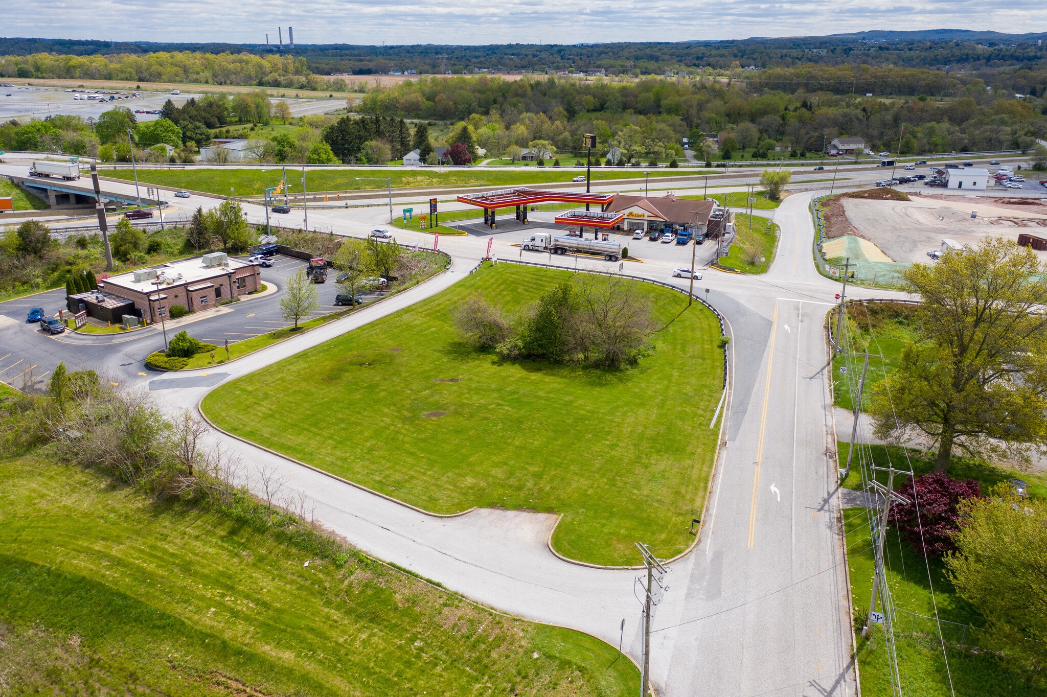 Cloverleaf & Susquehanna Trl, Strinestown, PA à vendre Photo du bâtiment- Image 1 de 2